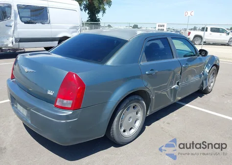 2005 Chrysler 300 Touring из США, поврежденный, VIN 2C3AA53G65H597685